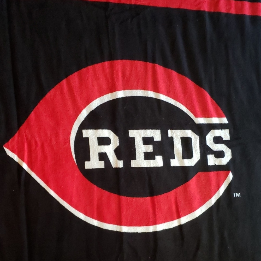 COPY - Cincinnati Reds throw - Picture 3 of 5
